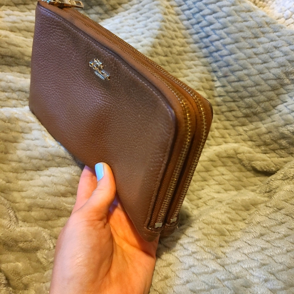 COACH Pebble Leather Wallet - Picture 4 of 4